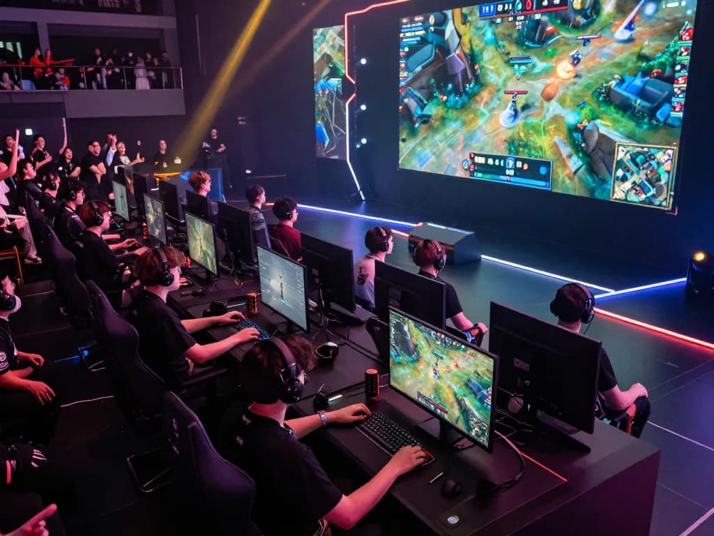 MPO08 eSports tournament scene with players intensely focused and vibrant crowd in background.